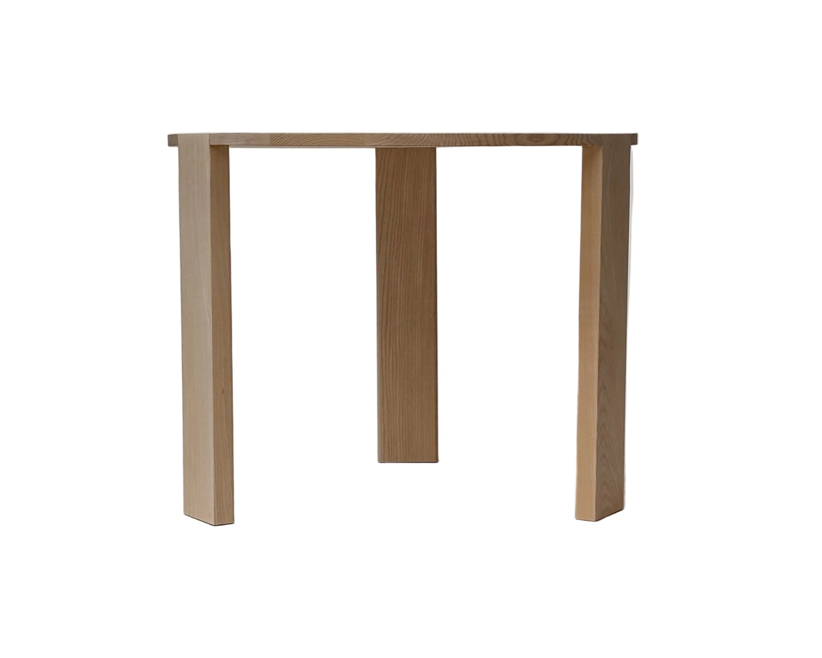 Round Table 01 in ash, front view