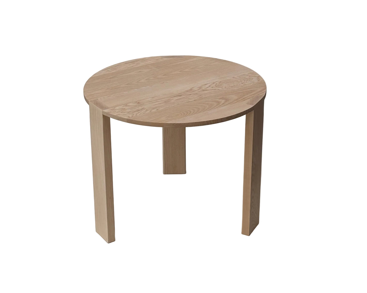 Round Table 01 in ash, elevated three-quarter view